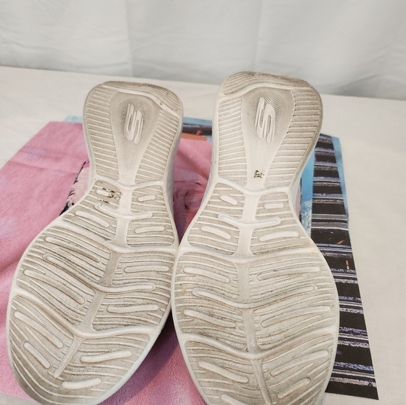 SKETCHES  MEMORT FOAM RUNNERS - Picture 4 of 4